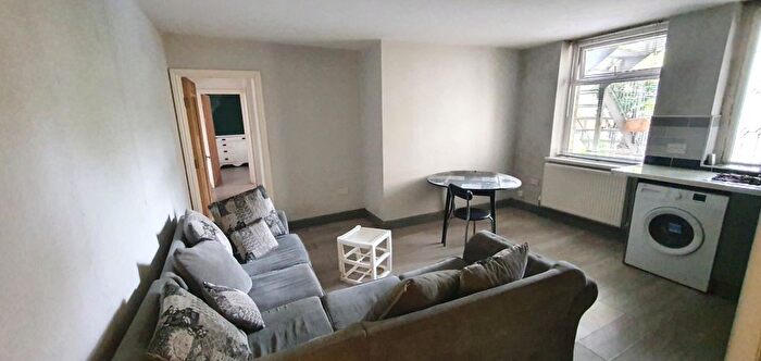 2 Bedroom Flat To Rent In Keighley Road, Bradford, BD8