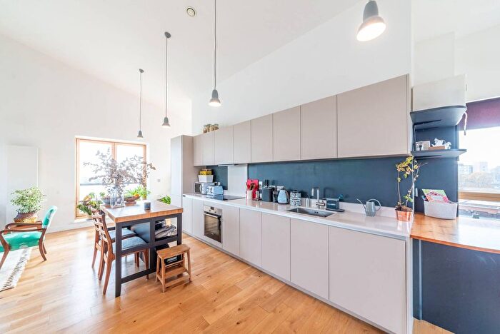 2 Bedroom Flat To Rent In Vicars Road, Camden, London, NW5