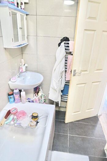 1 Bedroom Block Of Flats For Sale In The Sandlings, Wood Green, London, N22