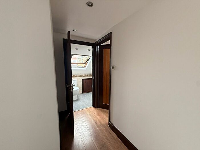 2 Bedroom Flat To Rent In Beecholme Avenue, Mitcham, CR4