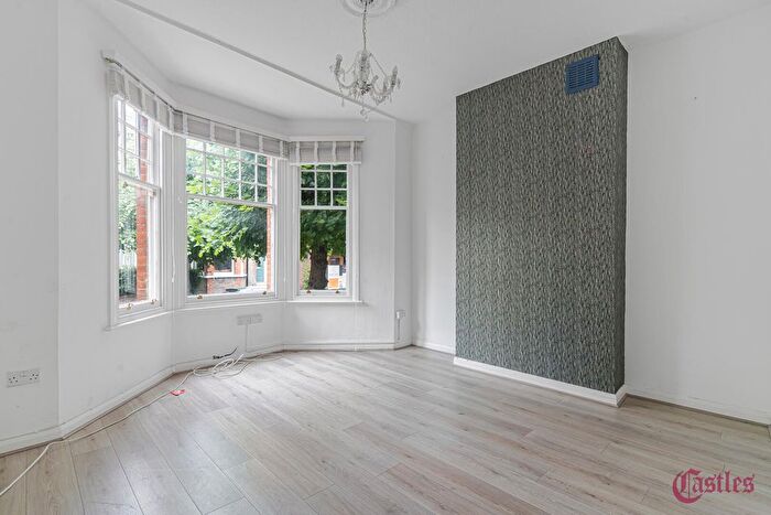 4 Bedroom Property For Sale In Alcester Crescent, London, E5