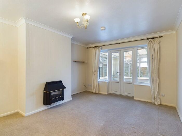 2 Bedroom Bungalow To Rent In Meadowbrook Road, Ashford, TN24