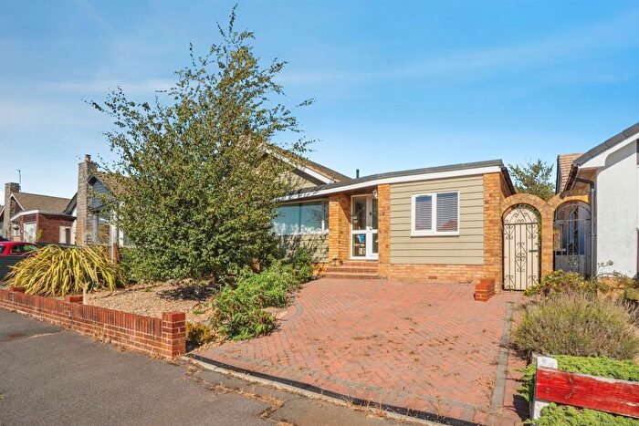 4 Bedroom Detached Bungalow For Sale In Eglantine Walk, Waterlooville, PO8