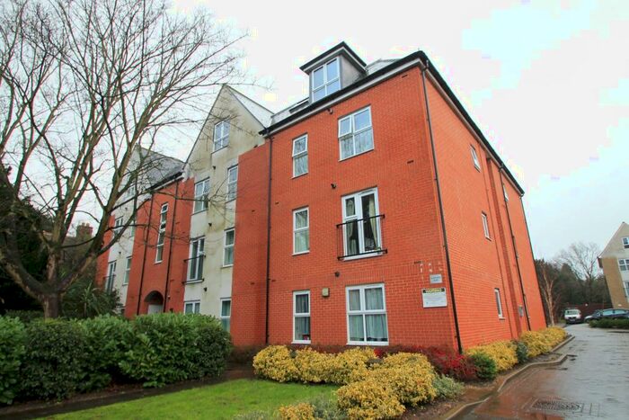 1 Bedroom Flat To Rent In Archers Road, Southampton, SO15