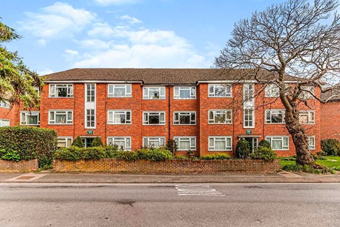 2 Bedroom Flat To Rent In Russell Court Oak Hill Crescent, Surbiton, Surrey, KT6