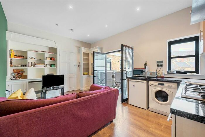 1 Bedroom Flat To Rent In Roehampton Lane, London, SW15