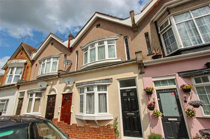 2 Bedroom Apartment To Rent In Westborough Road, Westcliff-on-Sea, Essex, SS0