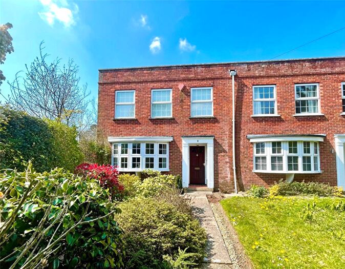 3 Bedroom End Terrace House For Sale In Paddock Gardens, Lymington, Hampshire, SO41