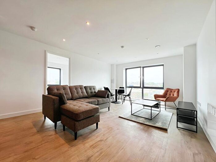 2 Bedroom Apartment To Rent In Phoenix, Saxton Lane, Leeds, LS9