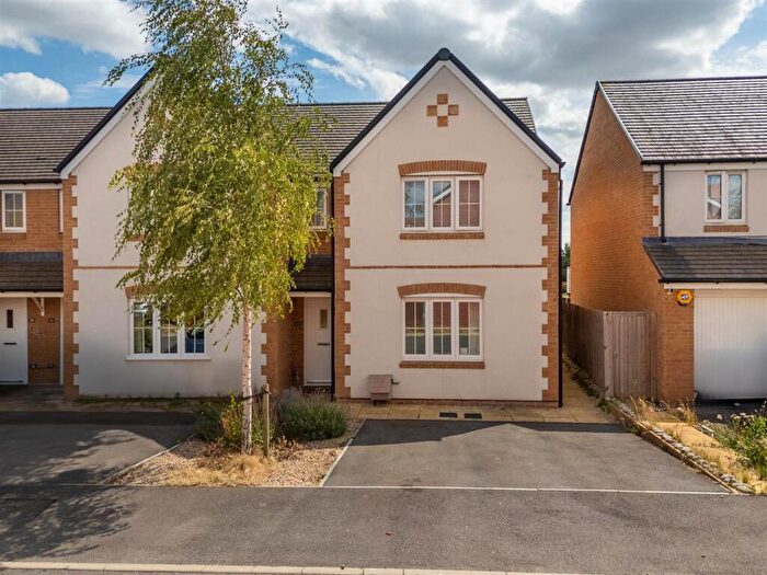 3 Bedroom End Of Terrace House For Sale In Markus Avenue, Thame, OX9