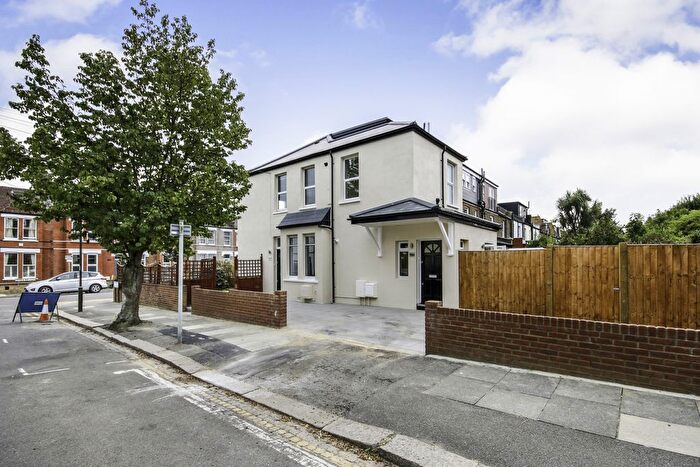 3 Bedroom Maisonette To Rent In Effra Road, London, SW19