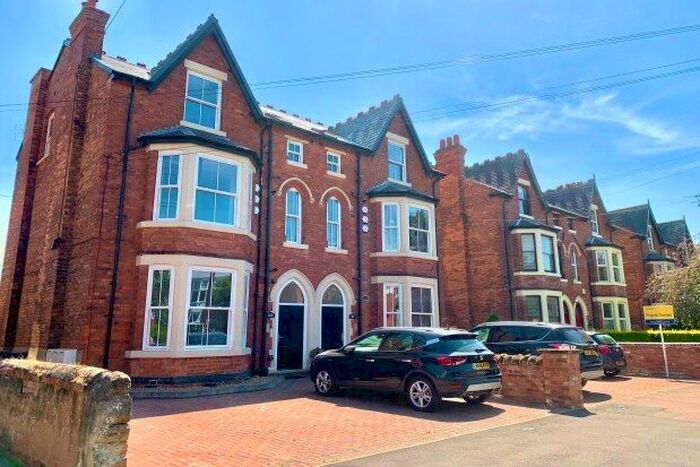 2 Bedroom Flat To Rent In Musters Road, Nottingham, NG2