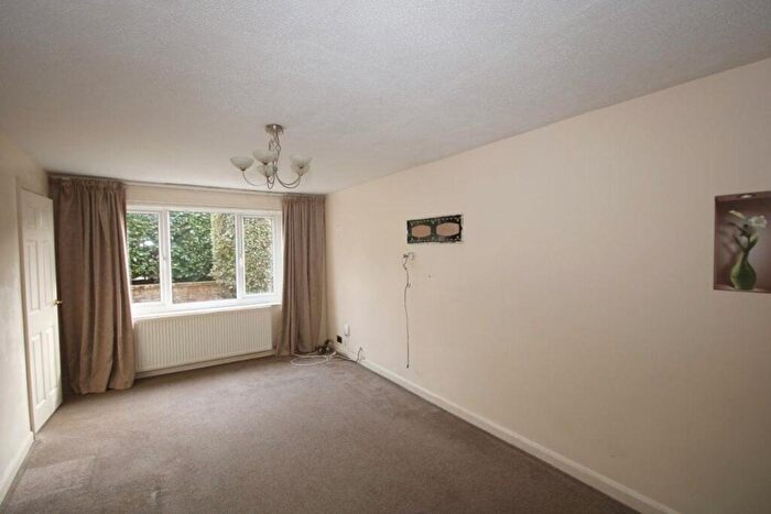 3 Bedroom Detached House For Sale In Thoresby Close, Aston, S26