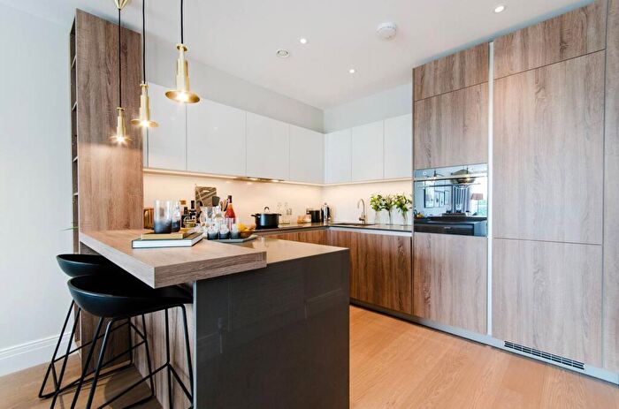 2 Bedroom Flat To Rent In Queenshurst, Kingston, Kingston Upon Thames, KT2