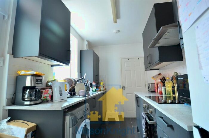 3 Bedroom Semi-Detached House To Rent In Milner Road, Selly Oak, Birmingham, B29