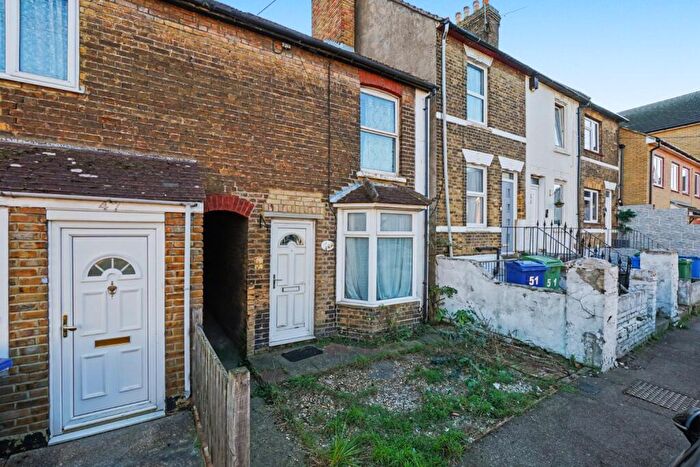 2 Bedroom Semi-Detached House For Sale In Cowper Road, Sittingbourne, Kent, ME10