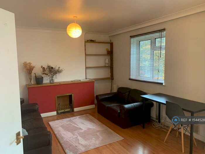 3 Bedroom Flat To Rent In Fortis Green, London, N2