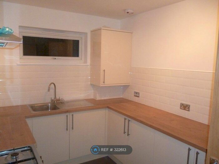 2 Bedroom Flat To Rent In Newnham Close, Thornton Heath CR7
