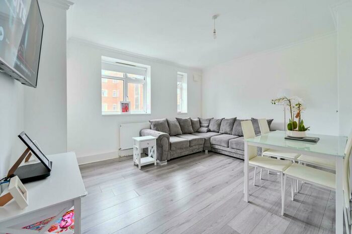 2 Bedroom Flat To Rent In Neckinger Estate, Rotherhithe, London, SE16