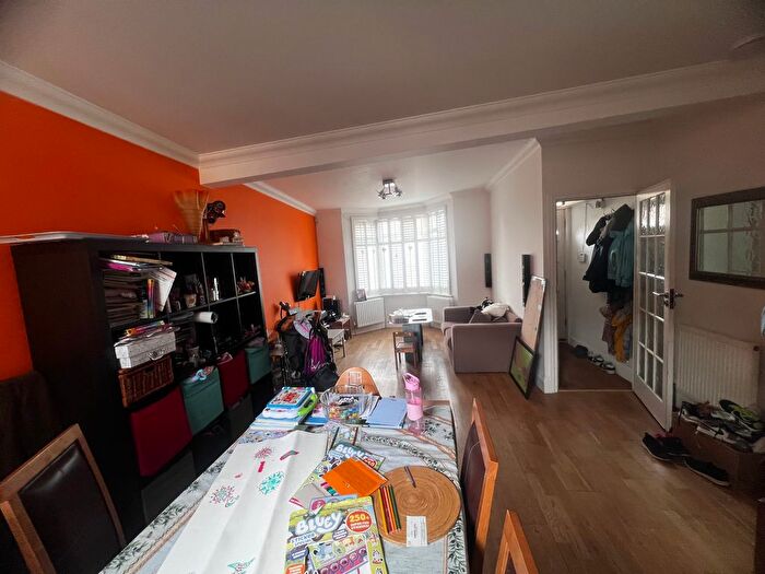 3 Bedroom Terraced House To Rent In Forest Road, Walthamstow, E17