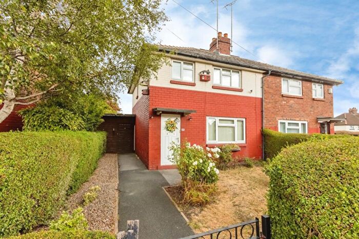 3 Bedroom Semi Detached House For Sale In Neville Avenue, Leeds, LS9