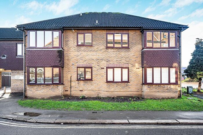 1 Bedroom Flat For Sale In Eleanor Road, Waltham Cross, EN8