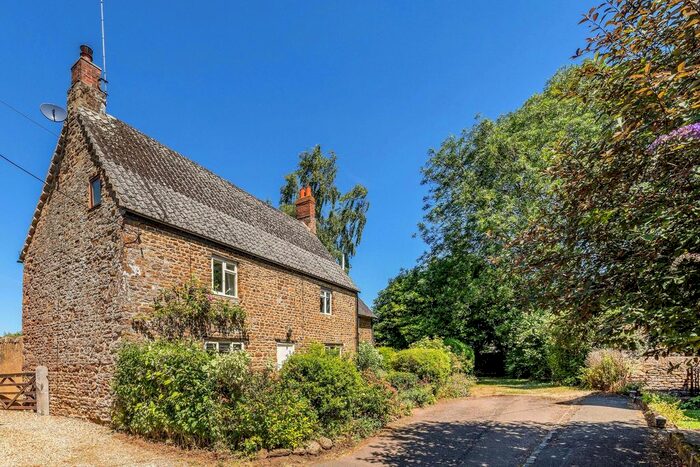 4 Bedroom Detached House For Sale In Wesley Place, Chacombe, Banbury, Oxfordshire, OX17