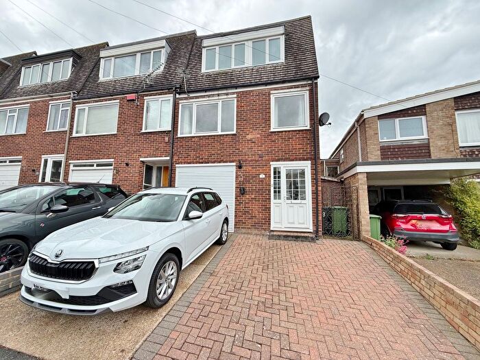 3 Bedroom End Of Terrace House For Sale In Elmtree Road, Farlington, PO6