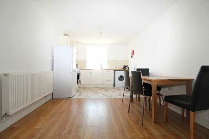 3 Bedroom Flat To Rent In - Moor Lane, Flat, PR1