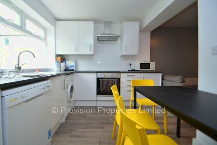 6 Bedroom Semi-Detached House To Rent In St Annes Drive, Headingley, Leeds, LS4