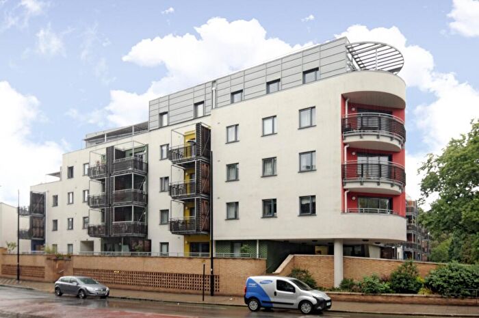 2 Bedroom Flat To Rent In Crown Dale, Crystal Palace, London, SE19