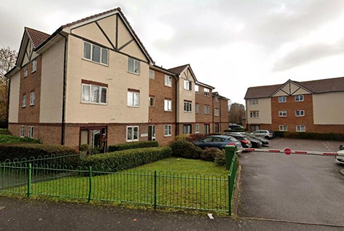 Studio To Rent In Raven Close, London, NW9