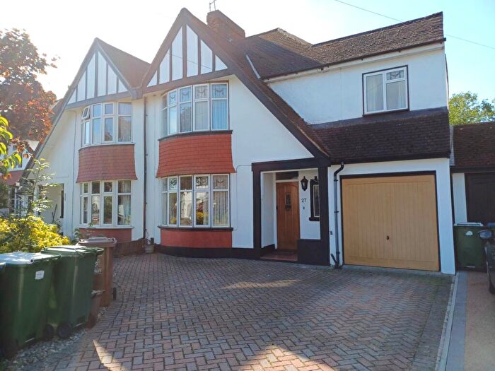 4 Bedroom House To Rent In Glenhurst Avenue, Bexley, DA5