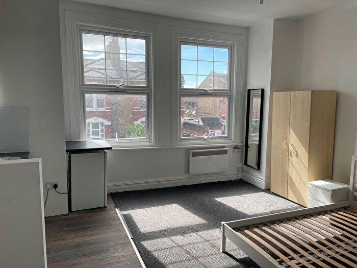 Studio To Rent In Emanuel Avenue, Acton, W3