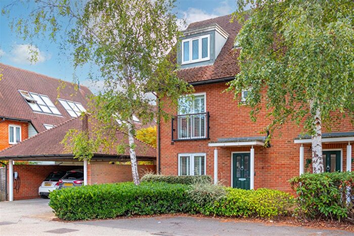 5 Bedroom End Of Terrace House For Sale In Daws Place, Redhill, RH1