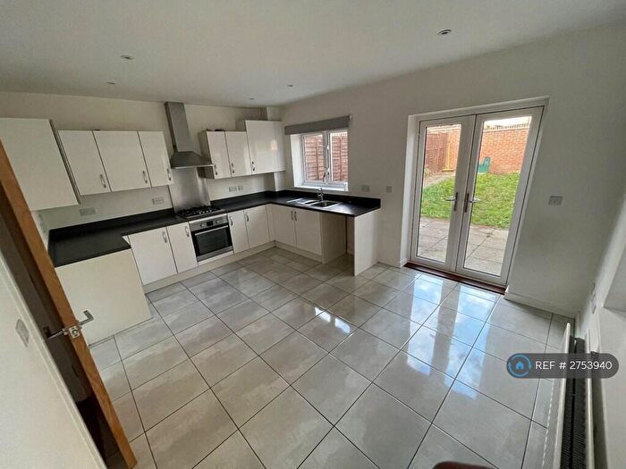 3 Bedroom Semi Detached House To Rent In Cygnet Close, Orpington, BR5