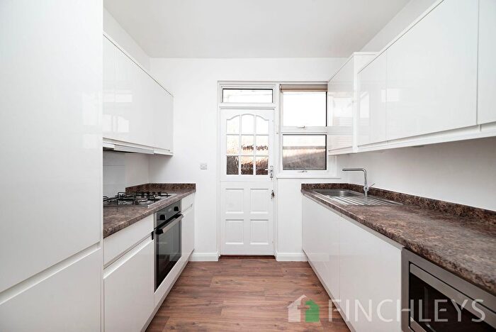 2 Bedroom Flat To Rent In Cavendish Avenue, London, N3