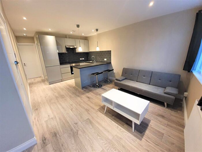 1 Bedroom Flat To Rent In High Street North, Dunstable, LU6