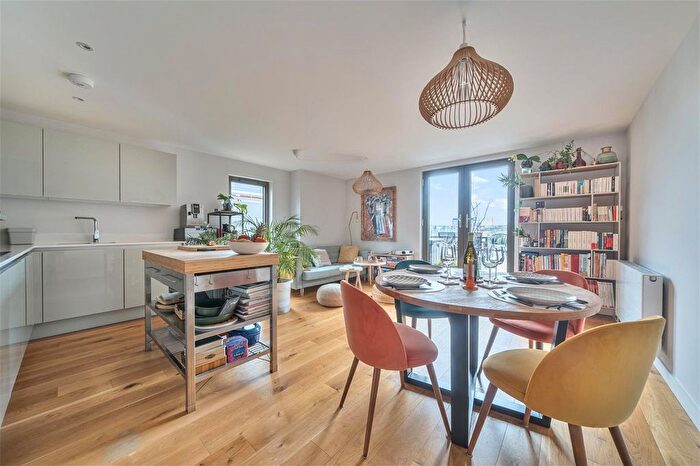 3 Bedroom Flat For Sale In Rope Walk, Harbourside, Bristol, BS1