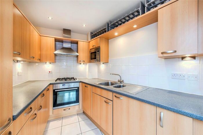 2 Bedroom Flat To Rent In Rosendale Road, London, SE24