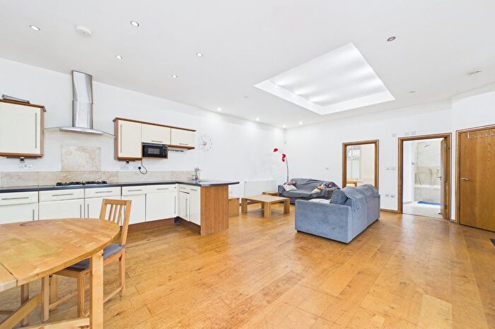 2 Bedroom Flat To Rent In Kings Road, Reading, Berkshire, RG1