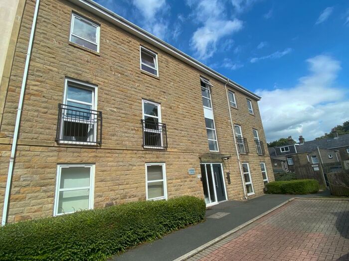 2 Bedroom Apartment To Rent In Regent Court, Savile Park, HX3