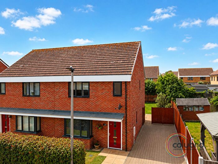 3 Bedroom Semi Detached House For Sale In Sandpiper Close, East Tilbury, RM18