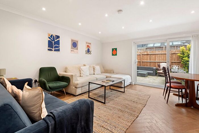 4 Bedroom Property To Rent In Roman Way, Islington, N7