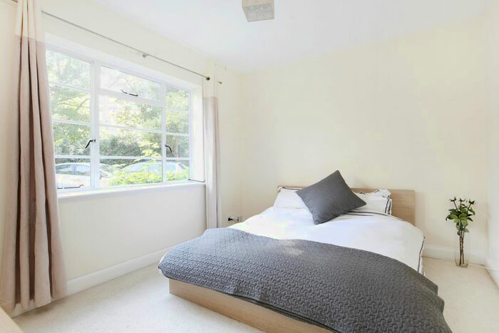 2 Bedroom Flat To Rent In Cambridge Park, Twickenham, TW1