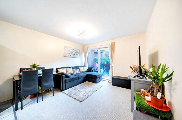 1 Bedroom Apartment For Sale In Kenton Road, Harrow, HA3