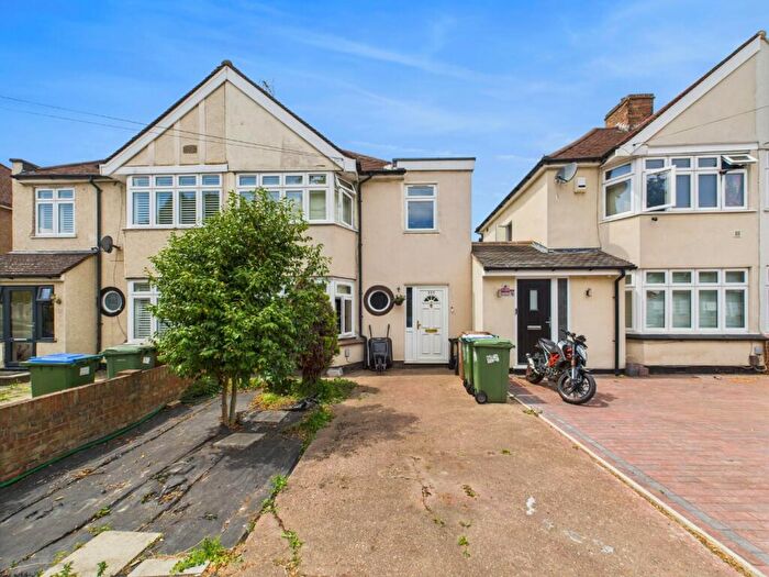 4 Bedroom Semi-Detached House For Sale In Wellington Avenue, Sidcup, Kent, DA15