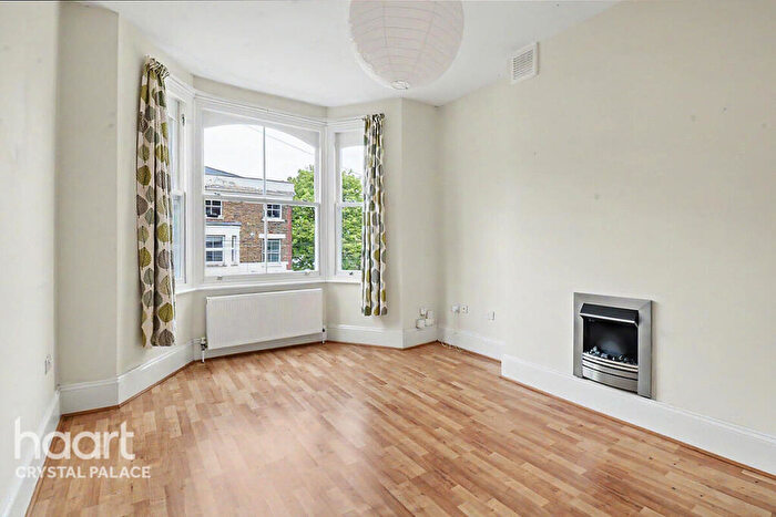 2 Bedroom Flat For Sale In Camden Hill Road, Crystal Palace, SE19