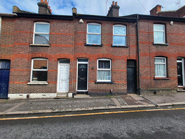 2 Bedroom Terraced House To Rent In Farley Hill, LU1