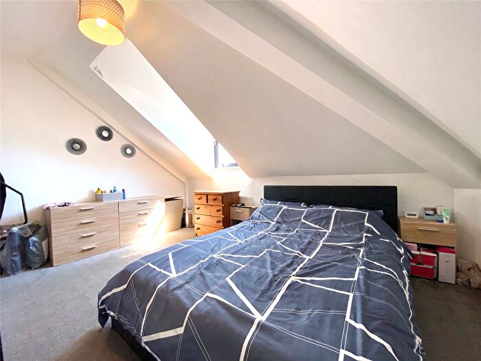 3 Bedroom Flat For Sale In Watchetts Road, Camberley, Surrey, GU15